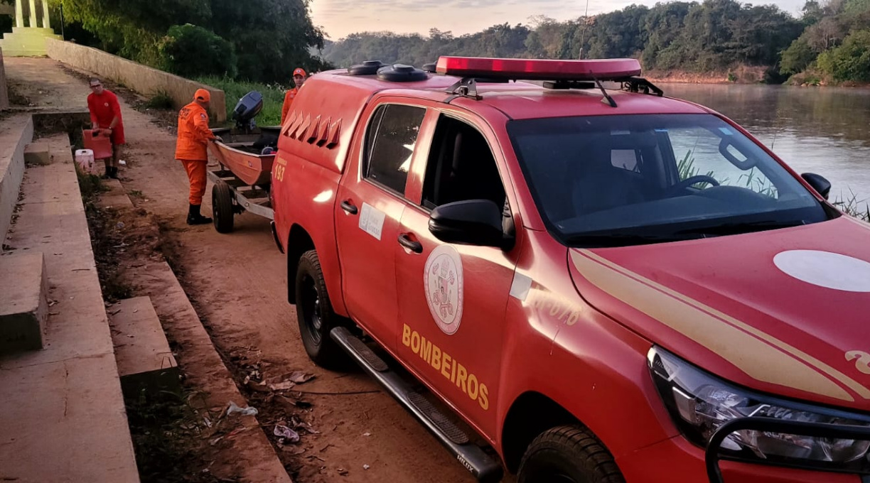 Bombeiros realizam novas buscas por garoto de 13 anos desaparecido no Rio Vermelho 1