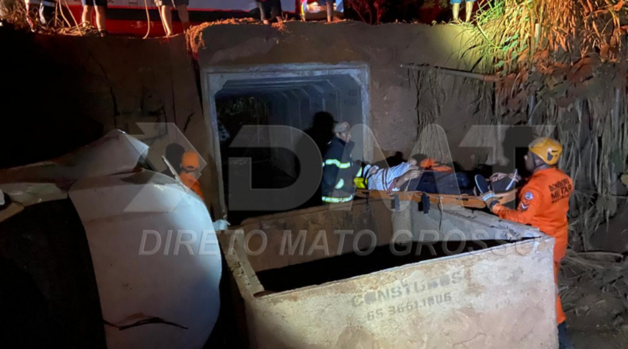 Caminhonete capota em uma ribanceira e casal e filho são socorridos para o Hospital Regional 1