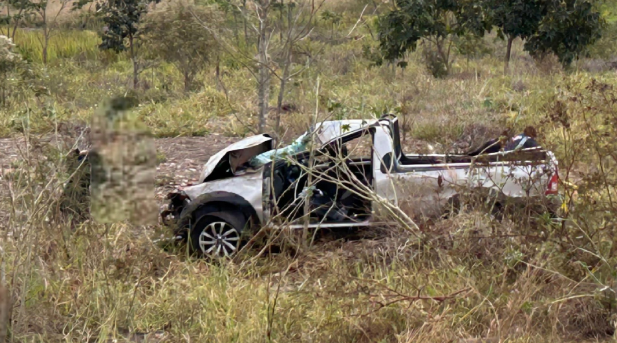 Casal fica ferido após Fiat Strada capotar na MT-344, em Dom Aquino 1