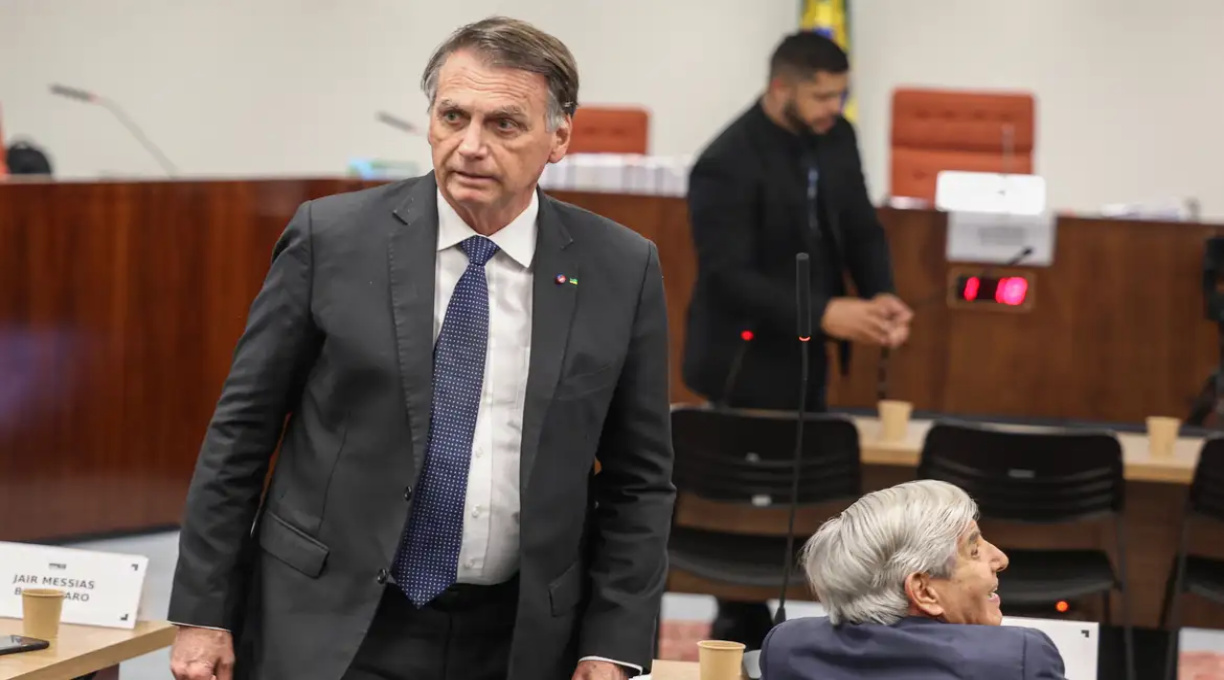 Moraes decreta prisão domiciliar de Bolsonaro 1