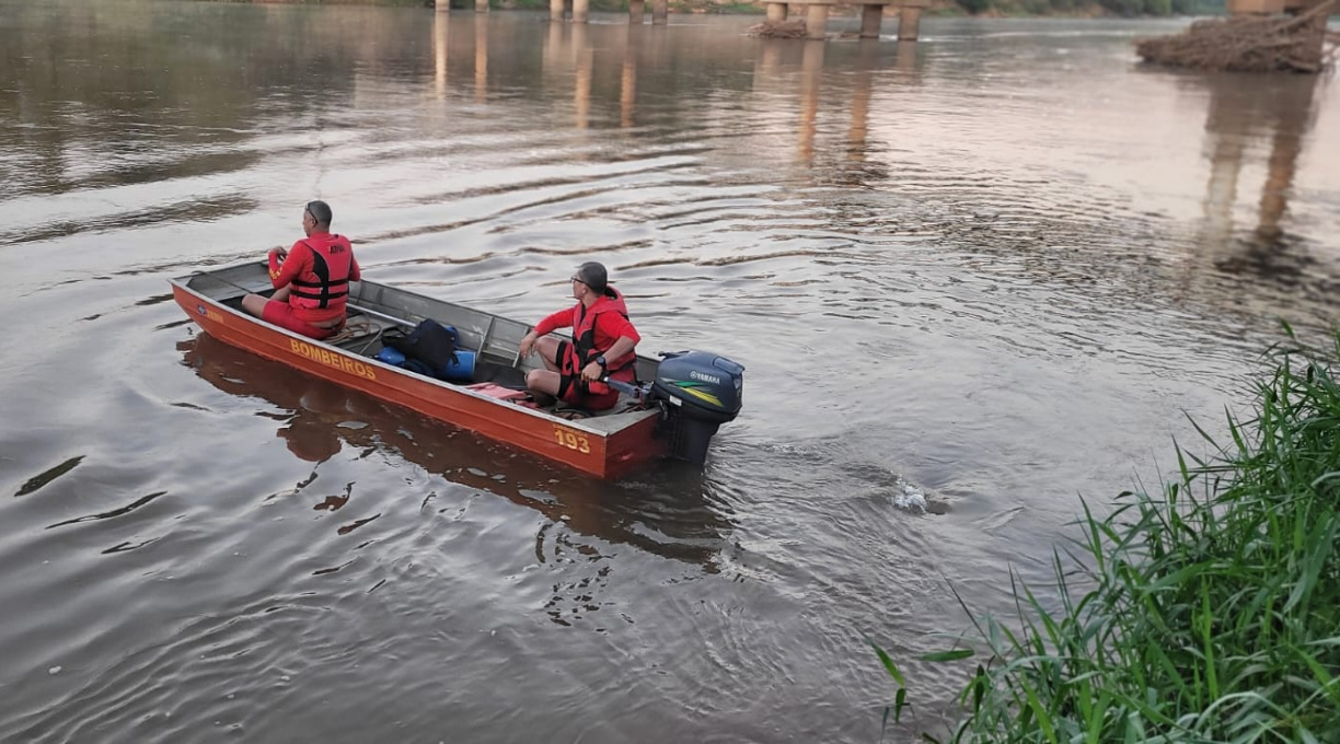 Corpo de Bombeiros localiza corpo de jovem que se afogou no rio Peixotinho 1