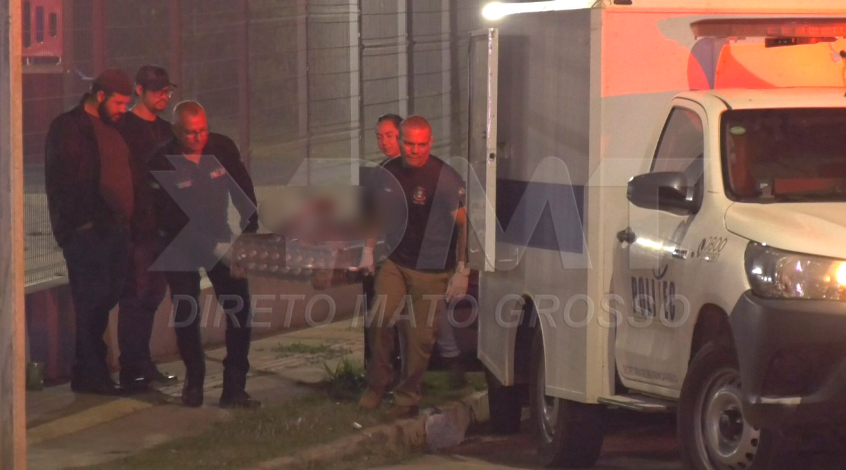 Com ferimento de arma de fogo na cabeça, homem é encontrado morto dentro de carro no Jardim Ebenezer 1