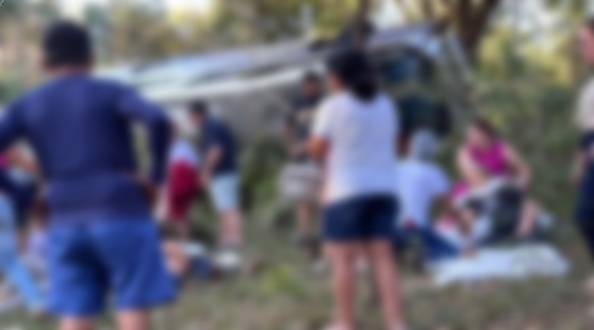 Microônibus cai em ribanceira na Serra de São Vicente, resultando na morte de 2 pessoas e 34 feridas 1