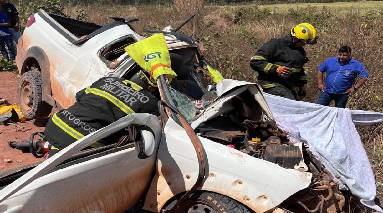 Bombeiros retiram vítima presa às ferragens de veículo após grave acidente na MT-473 1