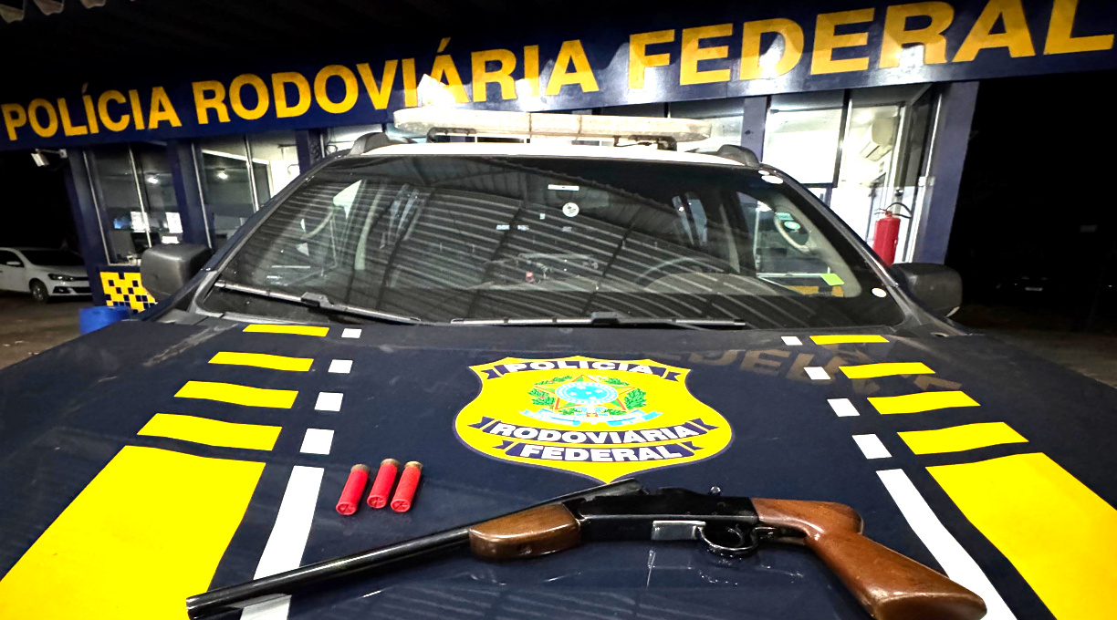 Indivíduo é preso pela PRF por porte ilegal de arma de fogo na BR-364 em Rondonópolis após tentar passar por desvio 1