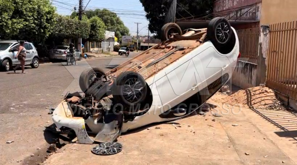 Mãe e filha ficam feridas após o carro em que estavam capotar no bairro São Sebastião, em Rondonópolis 1