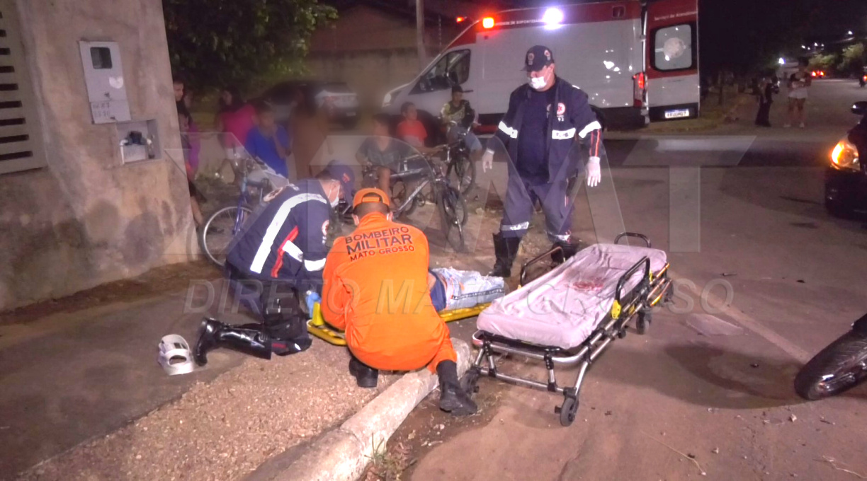 Colisão entre carro e moto, após invasão de preferencial, deixa homem e mulher feridos 1