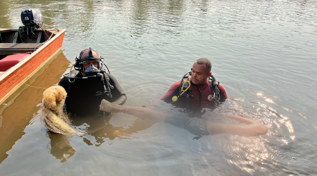 Homem morre afogado no Rio São Lourenço, e o Corpo de Bombeiros encontra a vítima a três metros de profundidade 1