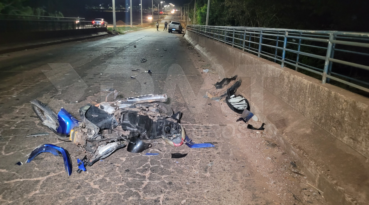 Mulher fica gravemente ferida após colisão entre motocicleta Biz e caminhonete na Avenida Bandeirantes 1