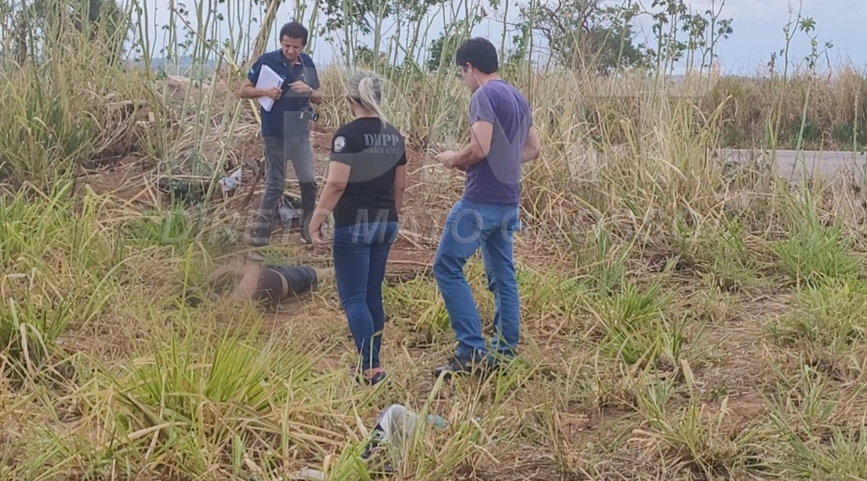 Corpo com mãos amarradas e ferimentos de faca e arma de fogo é encontrado às margens do Anel Viário em Rondonópolis 1