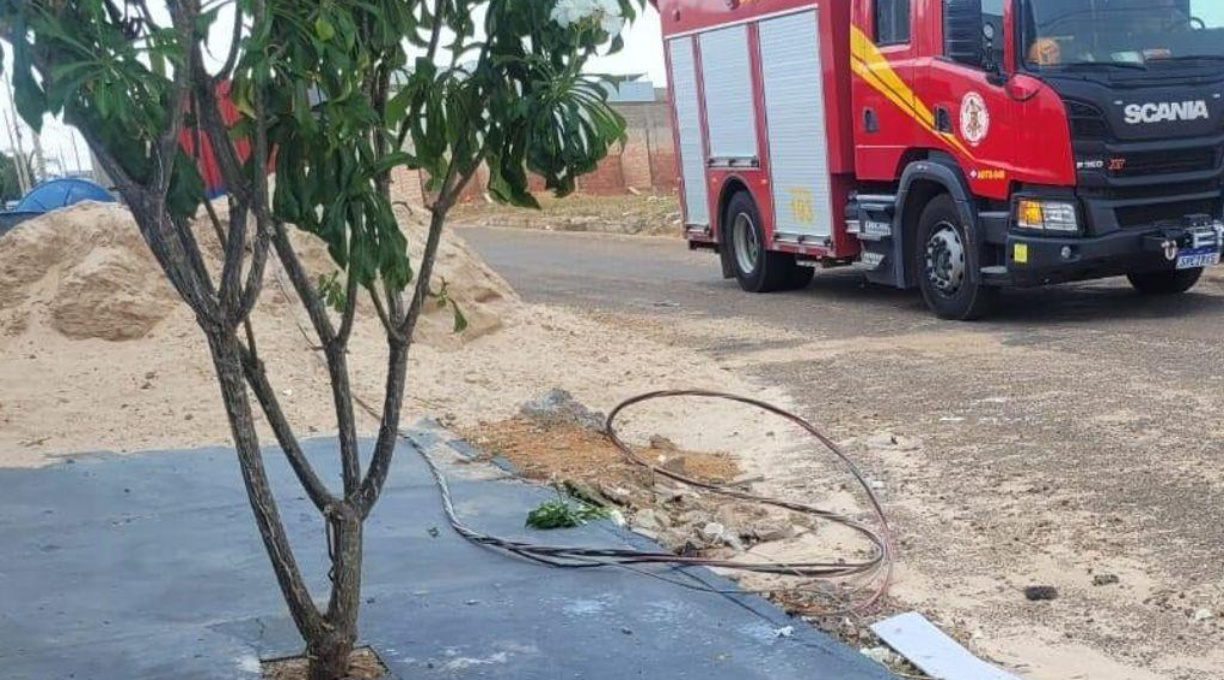 Corpo de Bombeiros orienta sobre como agir em caso de queda de fio energizado em via pública 1