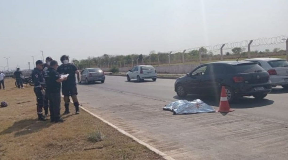 Motorista morre ao ser atropelado por motociclista, após carro da pane em Várzea Grande 1
