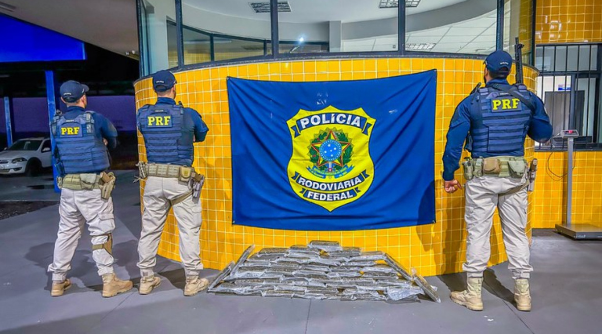 PRF apreende 50 kg de skunk escondidos dentro de mesa de sinuca na BR-070 em Barra do Garças 1