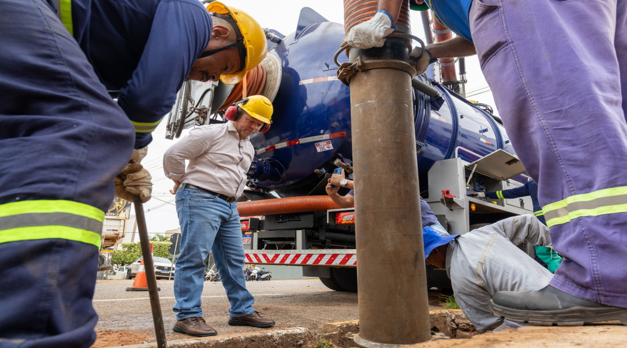 Prefeito estreia uso de tecnologia Vac-All para limpeza de galerias pluviais 1