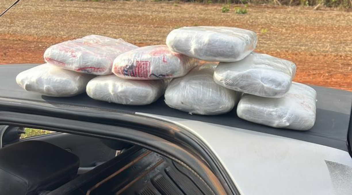 PM prende idoso suspeito com 8 kg de maconha escondidos embaixo de banco de veículo 1