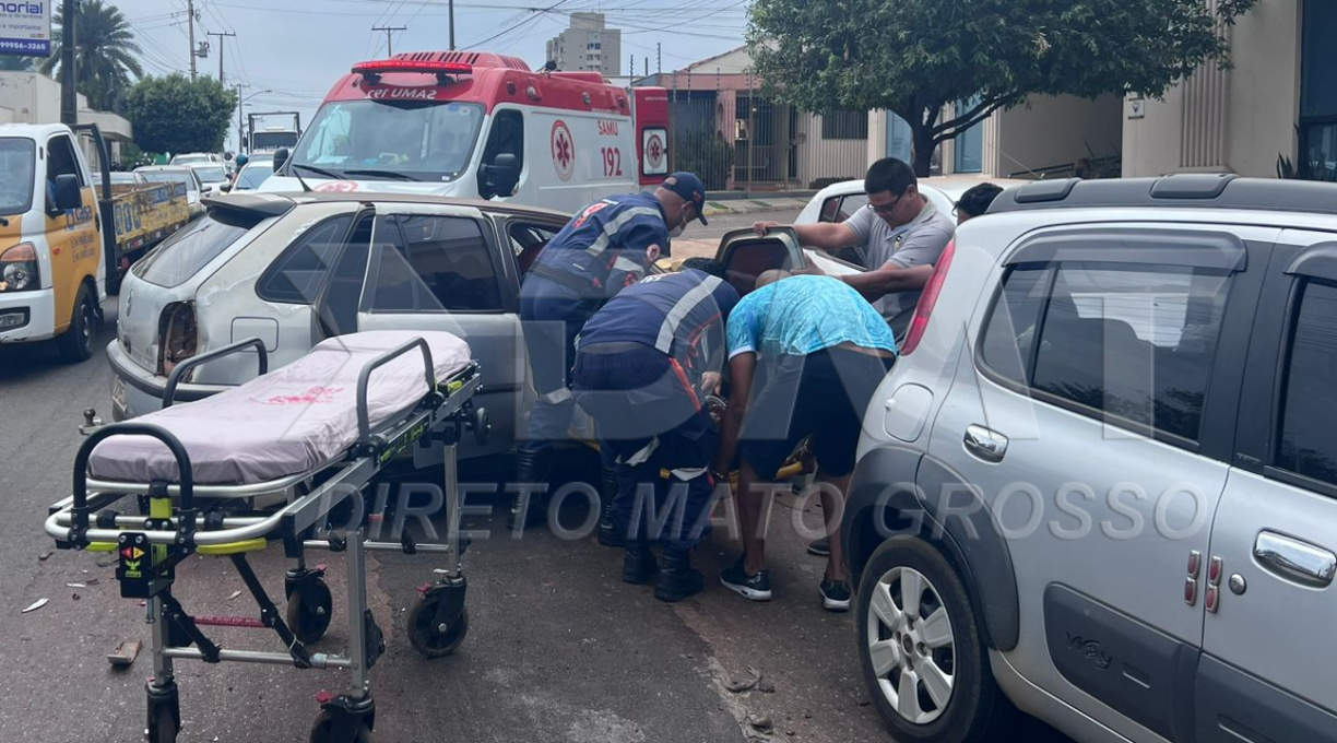 Motorista passa mal na direção de carro e colide em outros dois veículos na Fernando Correia 1