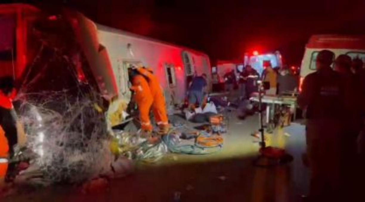 Acidente grave com ônibus em Pernambuco resulta em 17 mortos e vários outros feridos 1