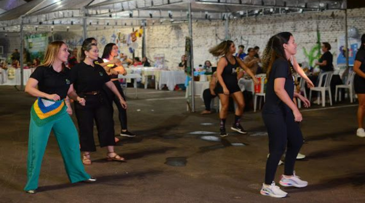 Câmara realiza “Outubro Rosa em Movimento” com aulão de zumba e serviços de bem-estar 1