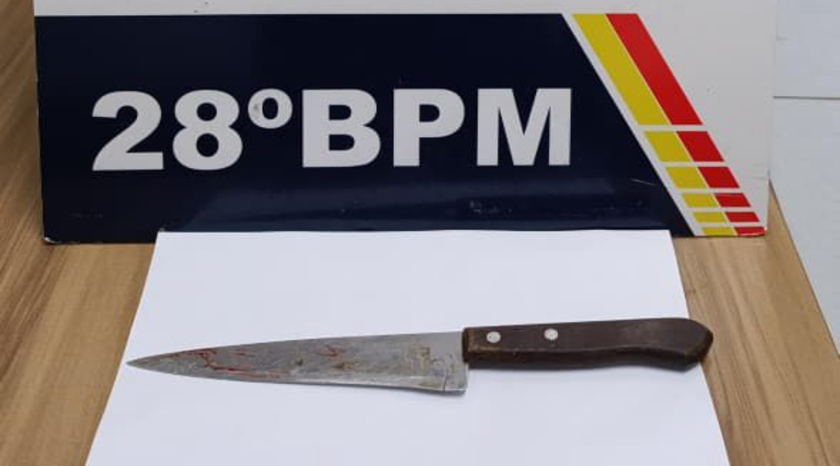 Mulher de 23 anos é presa em flagrante pela PM após esfaquear o amásio, de 71 anos, em São Pedro da Cipa 1