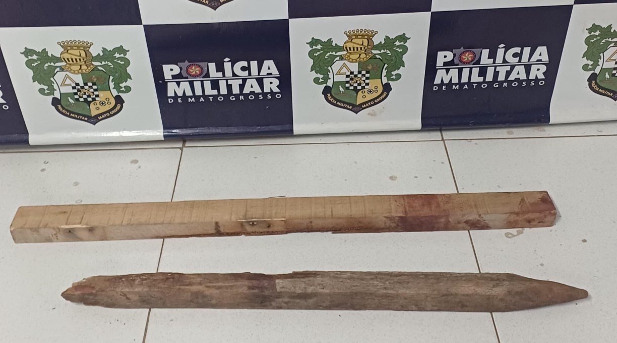 Vítima de agressão a pauladas é socorrida após ser encontrada por policiais militares caída em via pública 1