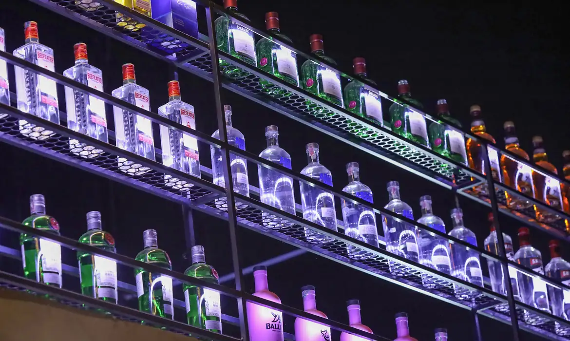 Ministério da Saúde confirma 113 registros de intoxicação por metanol 1