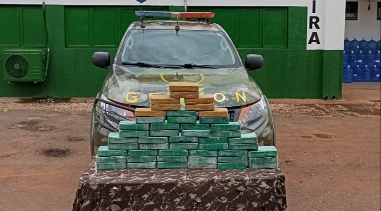 Gefron apreende 48 tabletes de cocaína e causa prejuízo de R$ 864 mil às facções criminosas 1