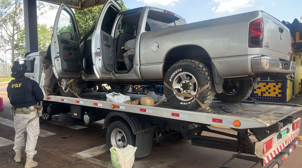 PRF apreende entorpecentes avaliados em mais de seis milhões de reais e prende dois homens por tráfico de drogas 1