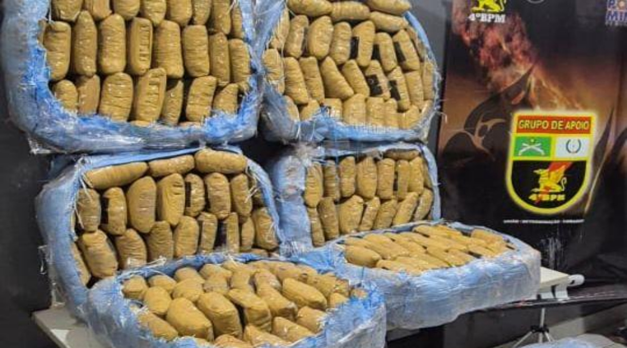 Polícia Militar prende casal e apreende 240 tabletes de maconha em Várzea Grande 1