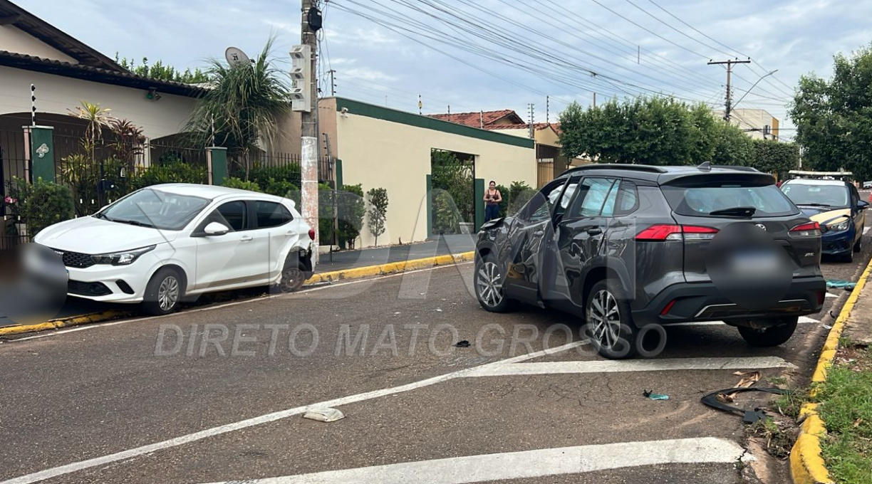 Idosa é encaminhada ao Hospital Regional após uma colisão seguida de capotamento no centro de Rondonópolis 1