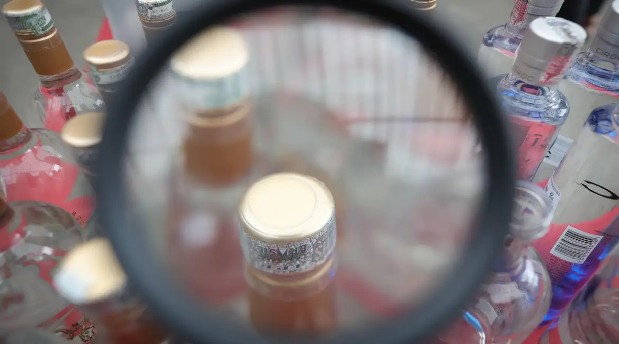 Brasil chega a 16 mortes confirmadas de intoxicação por metanol 1