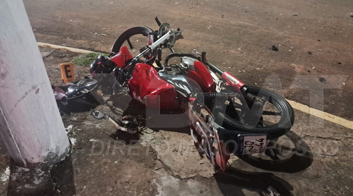 Jovem motociclista fica em estado grave após invadir preferencial e colidir violentamente contra carro na Avenida Brasil 1