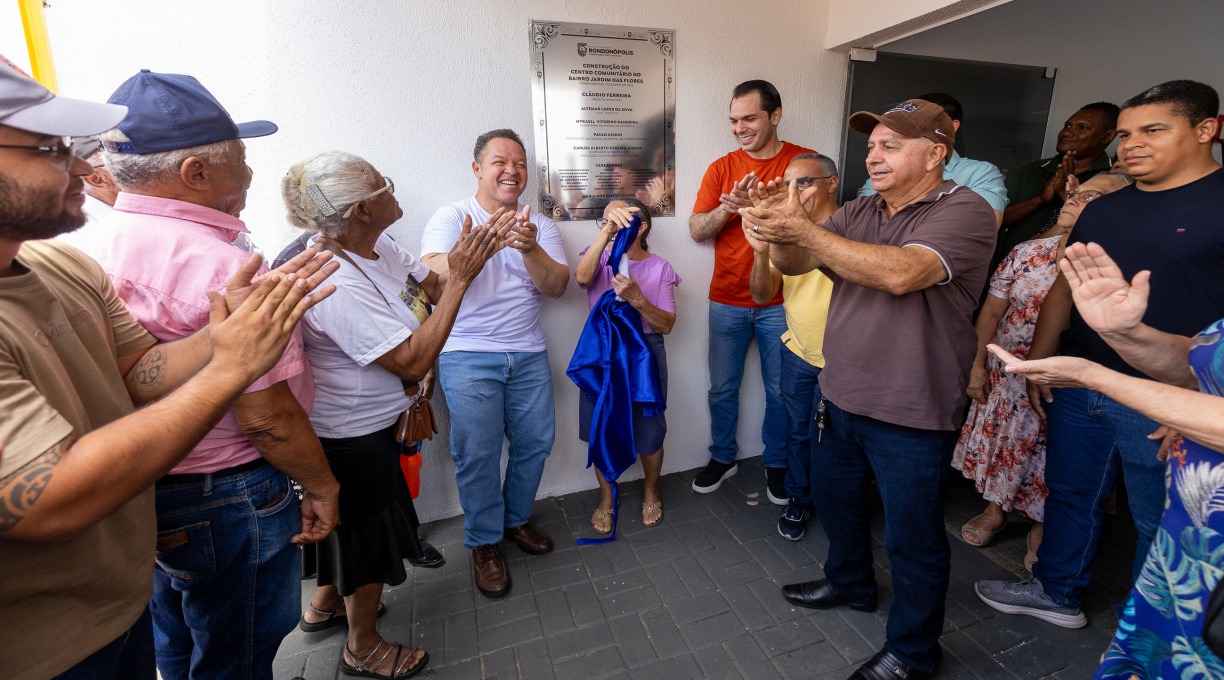 Prefeito inaugura centro comunitário no Jd. das Flores e homenageia pioneira 1