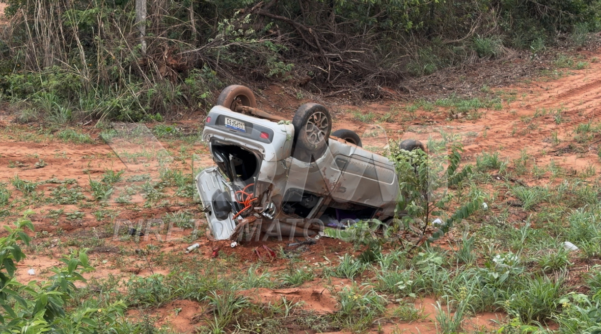 Mãe e filho são socorridos após carro capotar em ribanceira na MT-270, próximo a Guiratinga 1