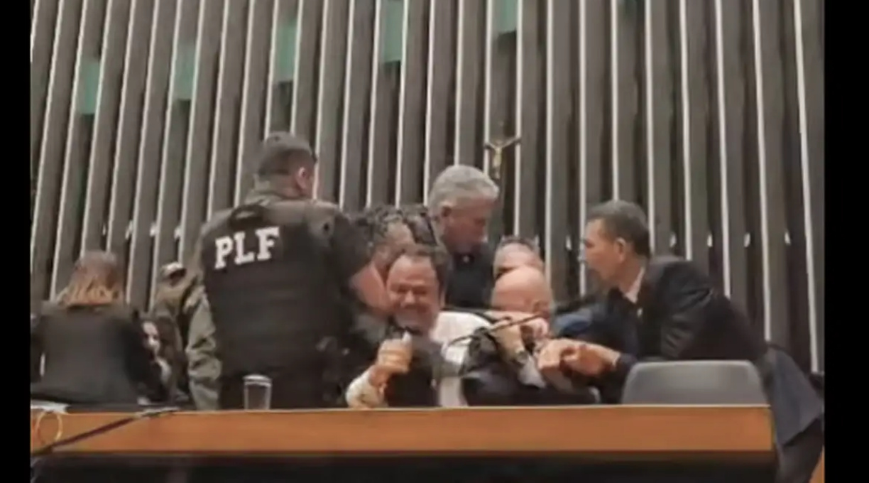 Entidades condenam retirada da imprensa na Câmara 1