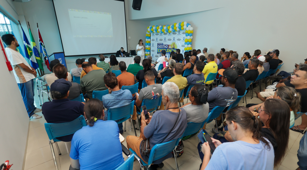 Encontro na Prefeitura reúne ambulantes para orientações e auxílio sobre regulamentação 1