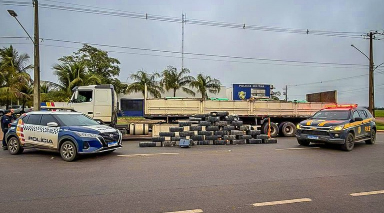 Atuação integrada entre PRF e PM resulta em grande apreensão de drogas em Nova Mutum 1