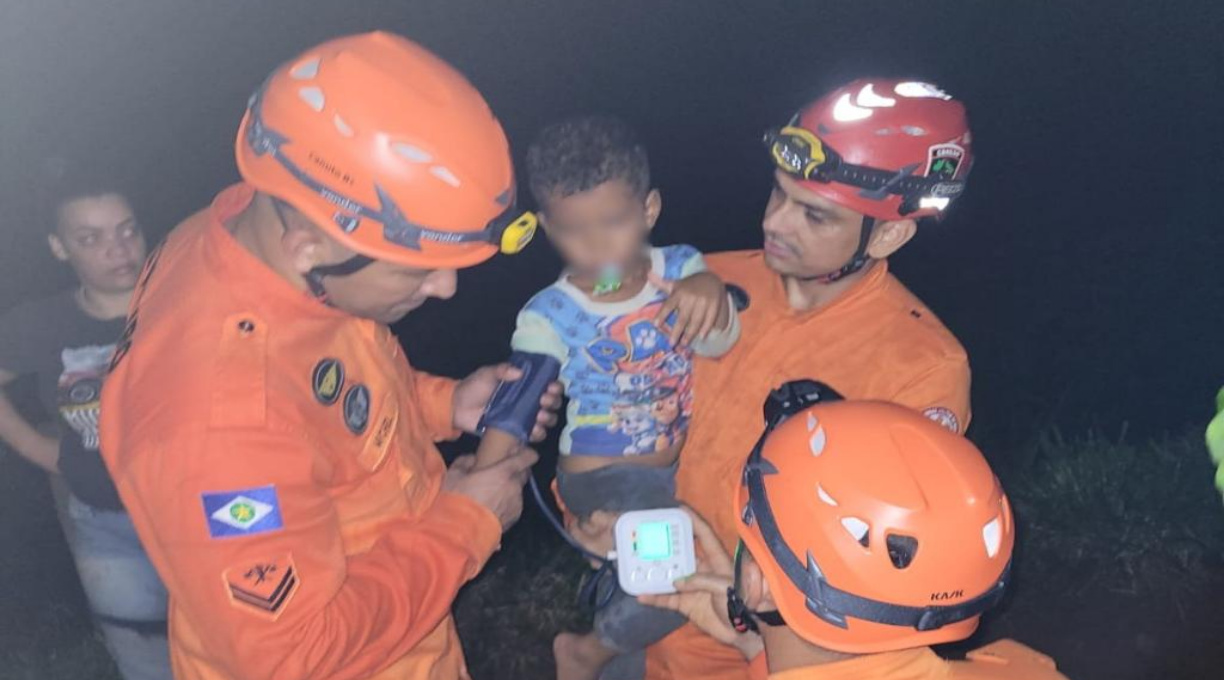 Corpo de Bombeiros localiza criança de quatro anos que desapareceu em área de mata 1