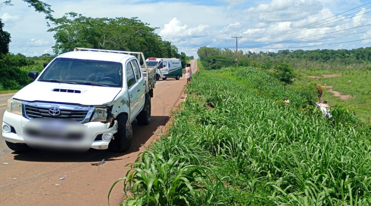 Quatro pessoas saem ilesas de colisão seguida de capotamento entre Toro e Hillux na MT-130, em Rondonópolis 1