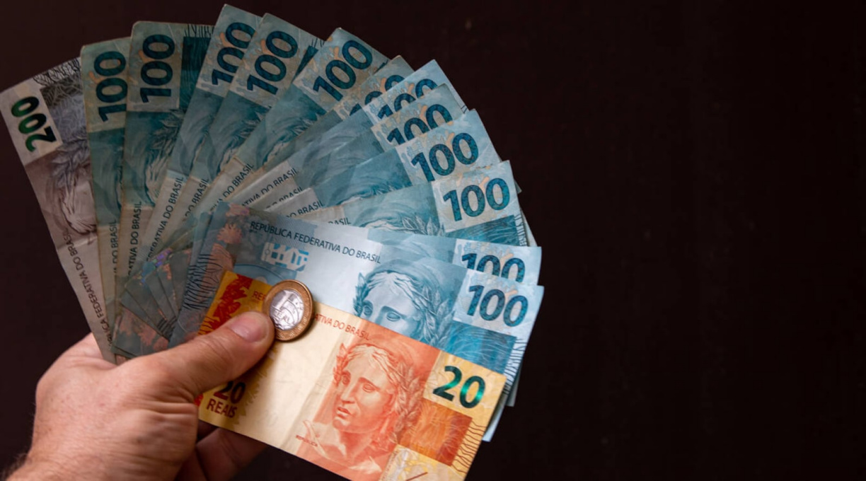 Salário mínimo de R$ 1.621 começa a valer nesta quinta-feira; veja o que muda 1