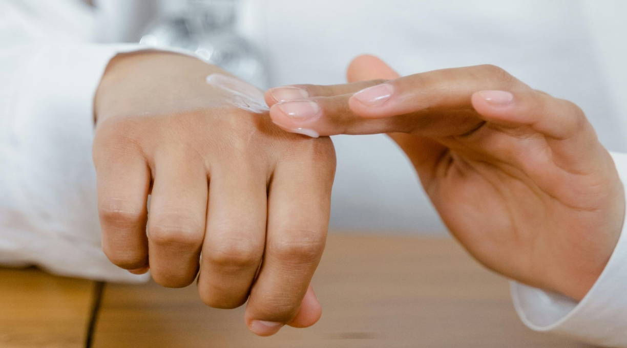 Anvisa proíbe fabricação e venda de pomada cicatrizante pós-tatuagem 1