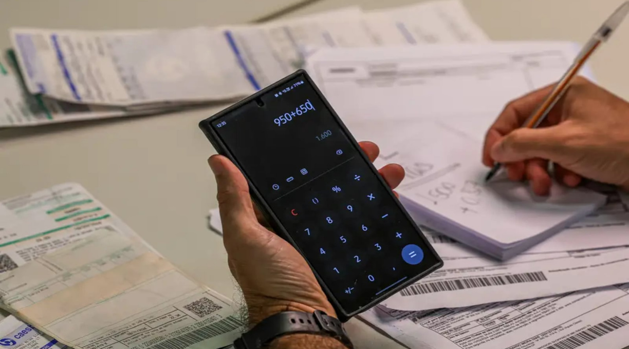 IPVA, IPTU, férias e escola: veja como o planejamento familiar impacta os lares brasileiros 1