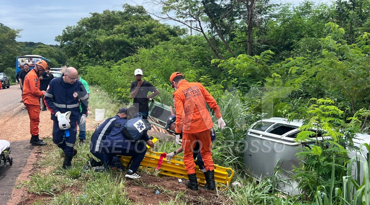 Casal fica ferido após carro em que estavam capotar na MT-270 em Rondonópolis 1