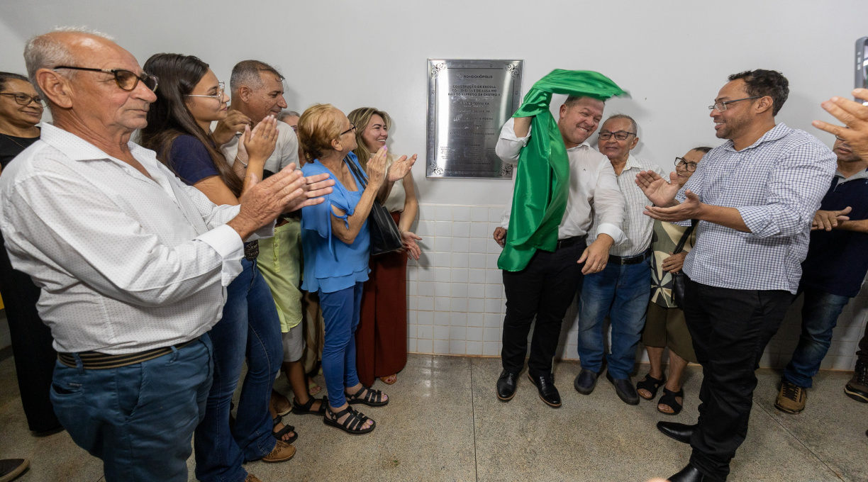 Cláudio Ferreira inaugura escola e destaca importância de pioneiros na construção da cidade 1