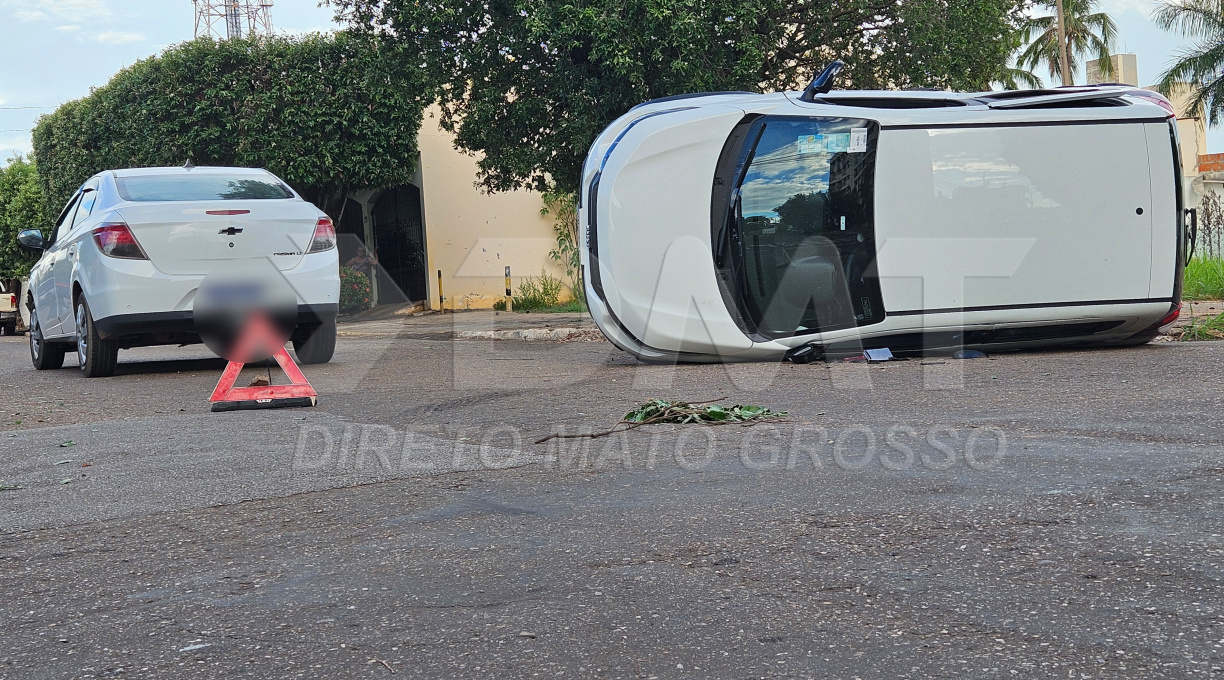 Falta de atenção resulta em colisão seguida de capotamento no centro de Rondonópolis 1