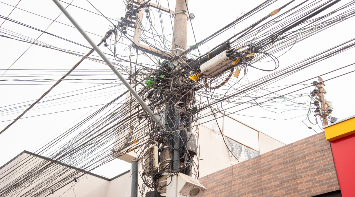 Procon multa Energisa em R$ 370 mil por não retirar fiação sem uso dos postes 1