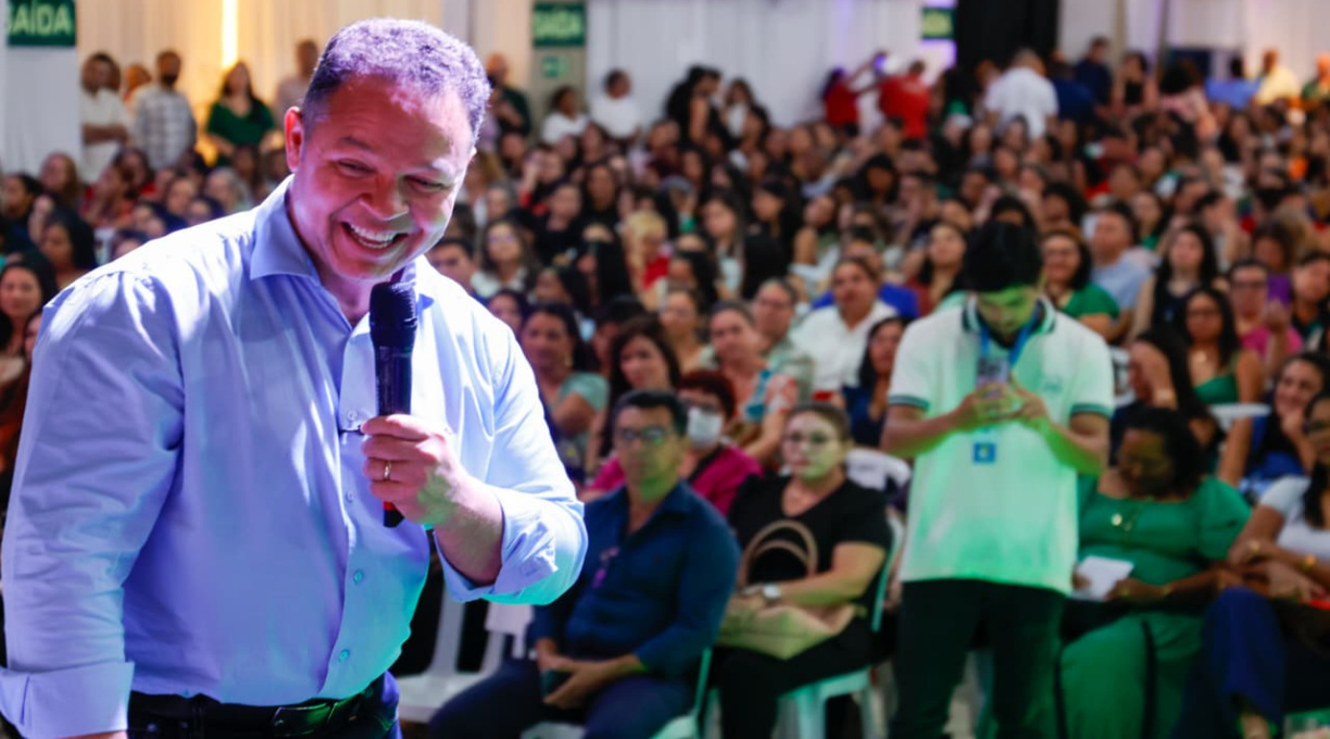 Em aula inaugural, prefeito anuncia reajuste salarial extra e também 14º salário a professores 1