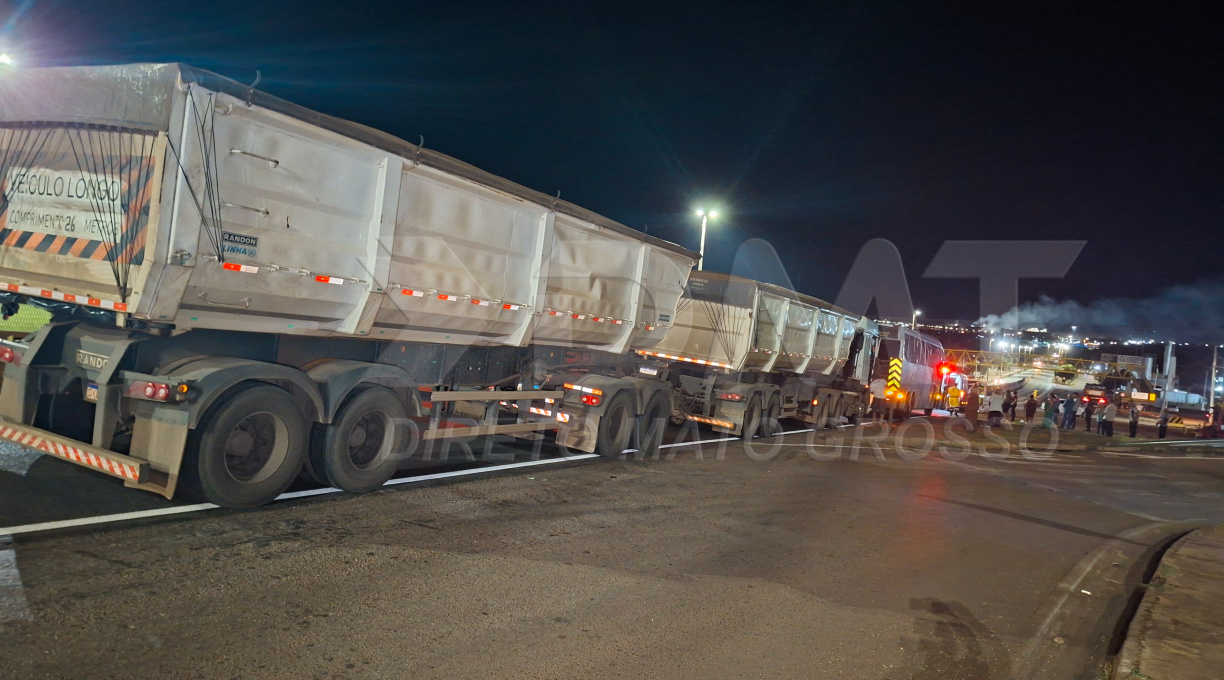 Passageiros de ônibus interestadual passam momento de susto após veículo ser atingido por carreta em Rondonópolis 1