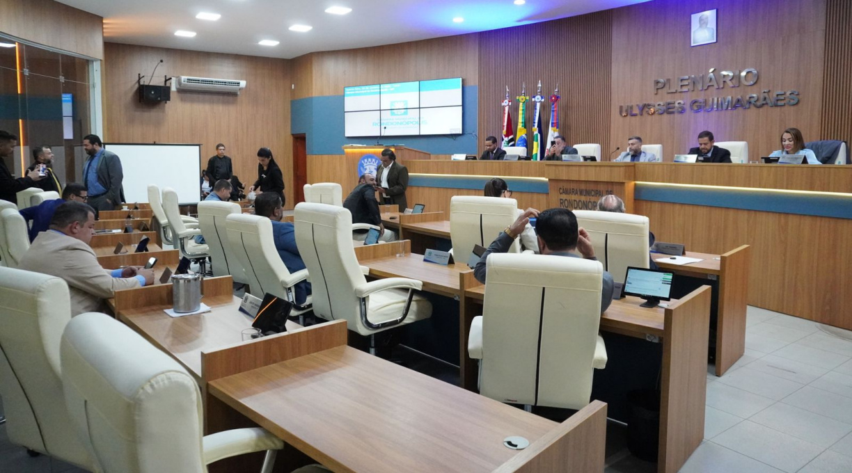 Câmara aprova projetos que garantem ganho real e valorização para profissionais da Educação 1