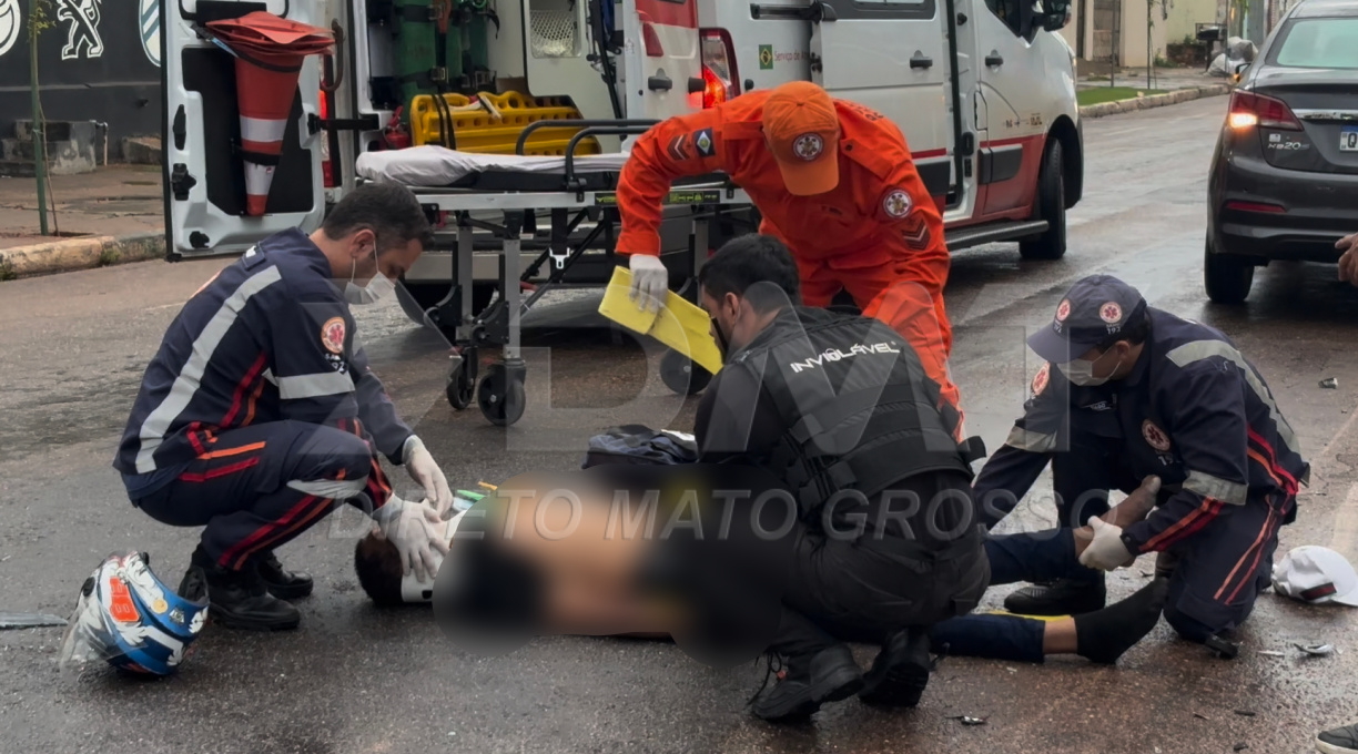 Motociclista fica em estado grave após invadir preferencial na Vila Aurora e colidir violentamente contra carro 1
