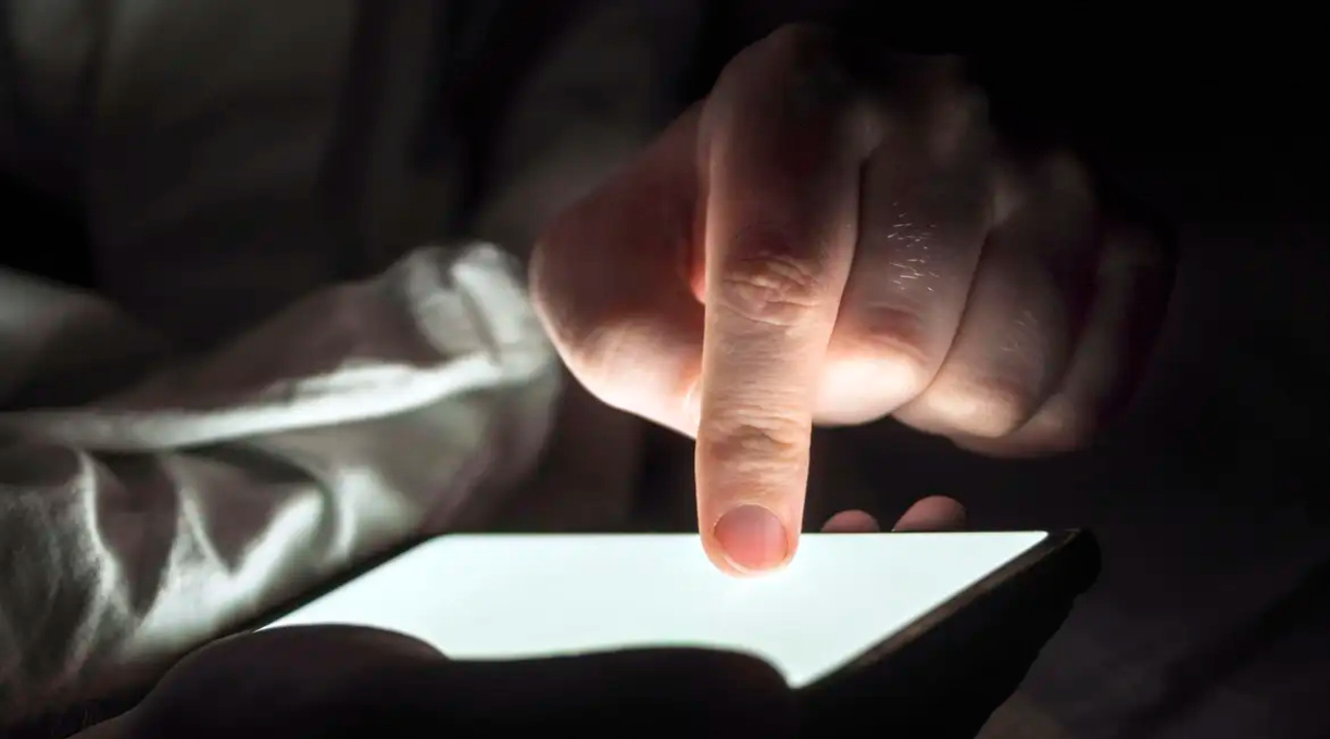 Conteúdos falsos criados com IA mais que triplicam entre 2024 e 2025 1